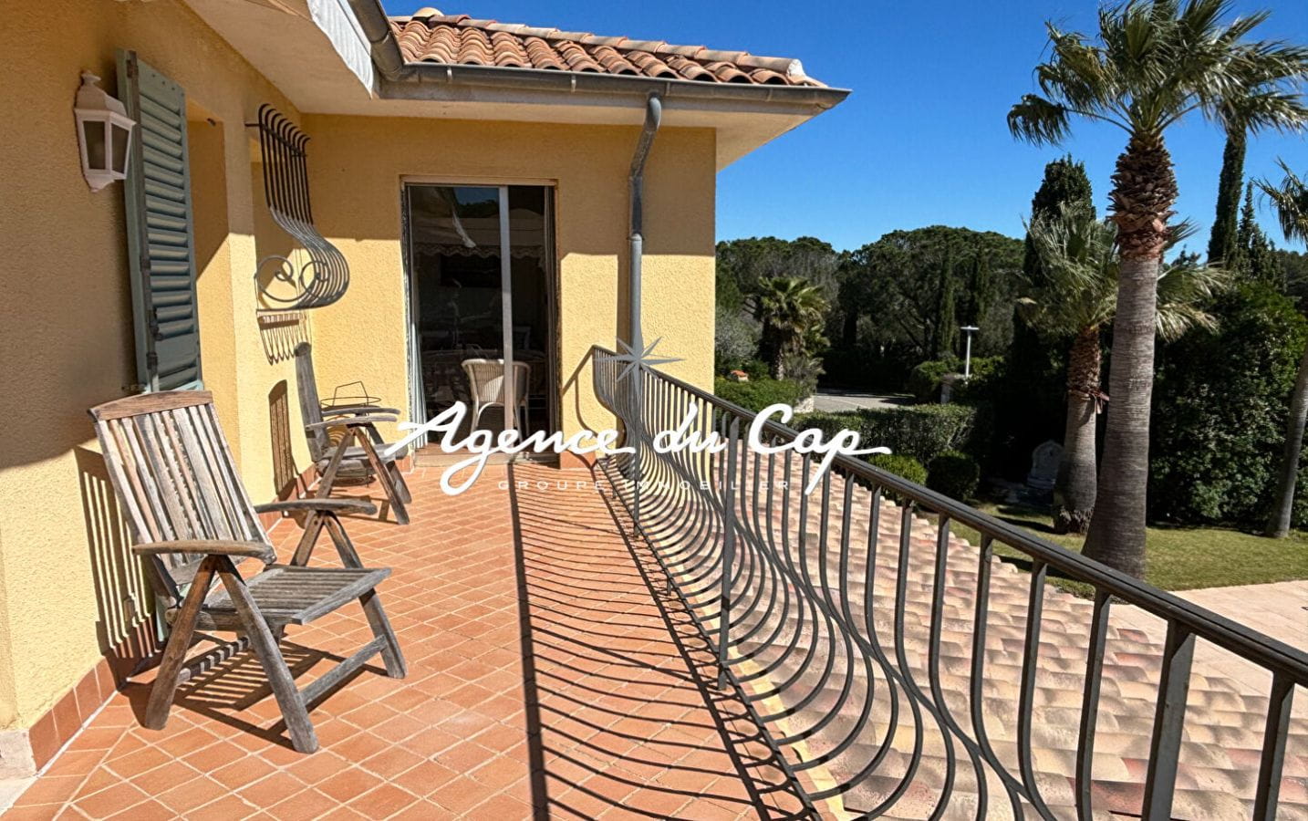 À VENDRE VILLA AVEC 5 CHAMBRES VUE MER, SITUÉE DANS UN DOMAINE PRIVÉ PROCHE DES PLAGES DES ISSAMBRES Image 8