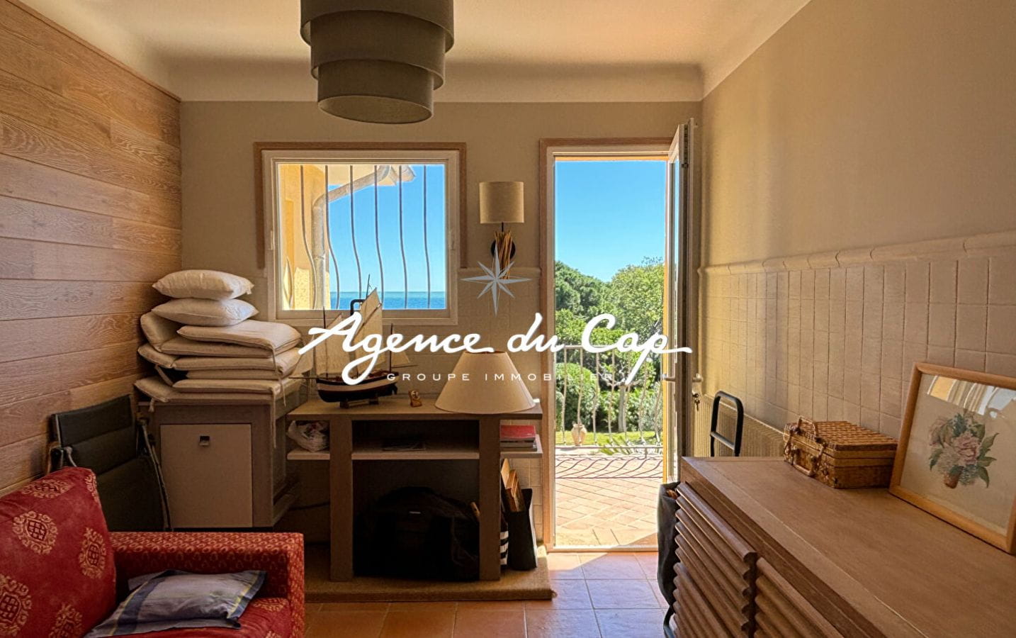 À VENDRE VILLA AVEC 5 CHAMBRES VUE MER, SITUÉE DANS UN DOMAINE PRIVÉ PROCHE DES PLAGES DES ISSAMBRES Image 9