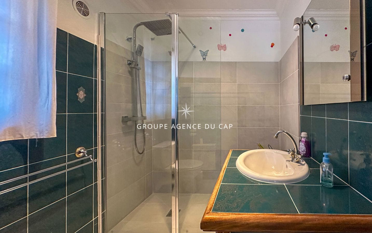 VILLA DE 212 M² AVEC VUE MER, DIVISÉE EN 2 APPARTEMENTS 4 CHAMBRES 3 SALLES DE BAIN ET UN DOUBLE GARAGE, À SAINT-AYGULF Image 10