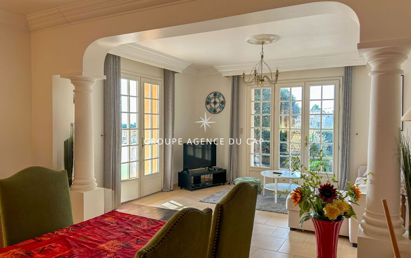 VILLA DE 212 M² AVEC VUE MER, DIVISÉE EN 2 APPARTEMENTS 4 CHAMBRES 3 SALLES DE BAIN ET UN DOUBLE GARAGE, À SAINT-AYGULF Image 11