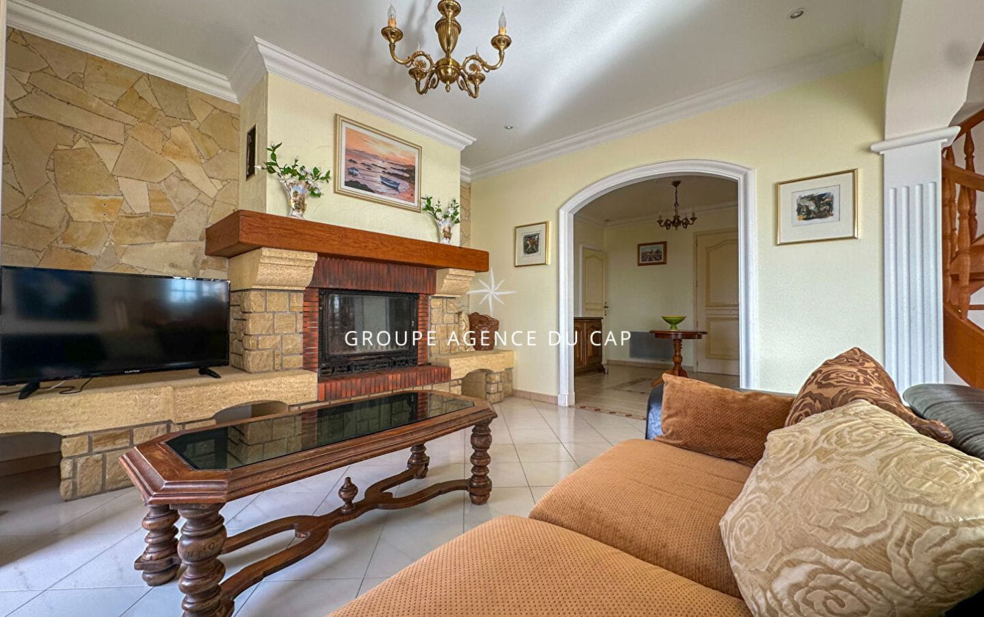 VILLA DE 212 M² AVEC VUE MER, DIVISÉE EN 2 APPARTEMENTS 4 CHAMBRES 3 SALLES DE BAIN ET UN DOUBLE GARAGE, À SAINT-AYGULF Image 5