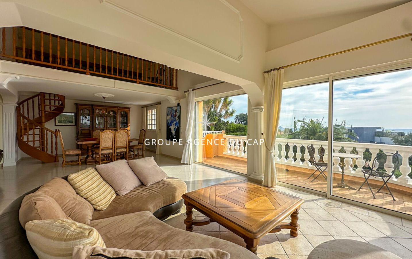 VILLA DE 212 M² AVEC VUE MER, DIVISÉE EN 2 APPARTEMENTS 4 CHAMBRES 3 SALLES DE BAIN ET UN DOUBLE GARAGE, À SAINT-AYGULF Image 6