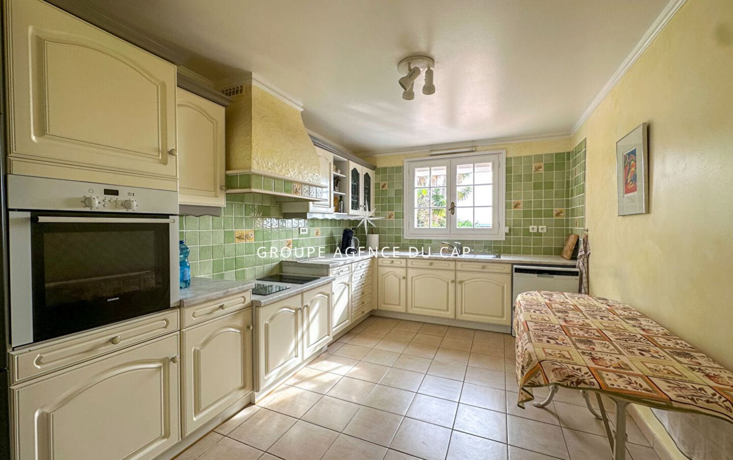 VILLA DE 212 M² AVEC VUE MER, DIVISÉE EN 2 APPARTEMENTS 4 CHAMBRES 3 SALLES DE BAIN ET UN DOUBLE GARAGE, À SAINT-AYGULF Image 8