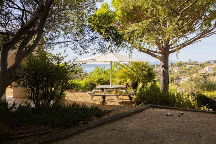 À VENDRE VILLA DE 148 M² AVEC PISCINE 5 CHAMBRES, POOL HOUSE, GARAGE ET VUE MER AUX ISSAMBRES Image 10