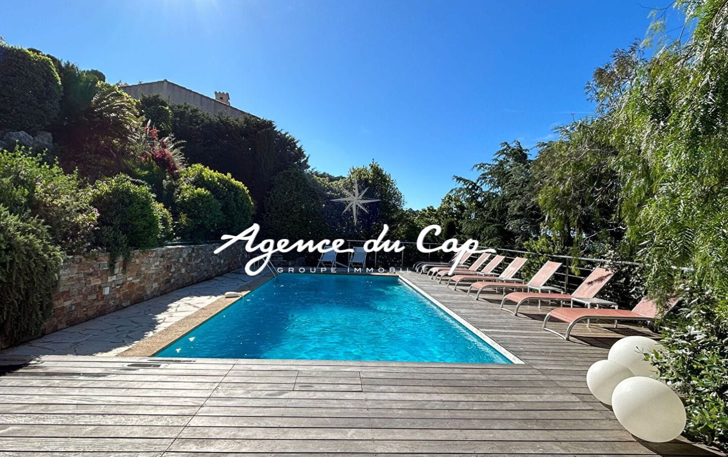 À VENDRE VILLA DE 148 M² AVEC PISCINE 5 CHAMBRES, POOL HOUSE, GARAGE ET VUE MER AUX ISSAMBRES Image 2