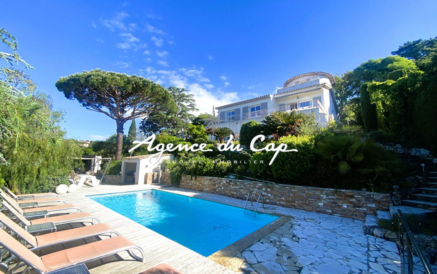 À VENDRE VILLA DE 148 M² AVEC PISCINE 5 CHAMBRES, POOL HOUSE, GARAGE ET VUE MER AUX ISSAMBRES Image 3