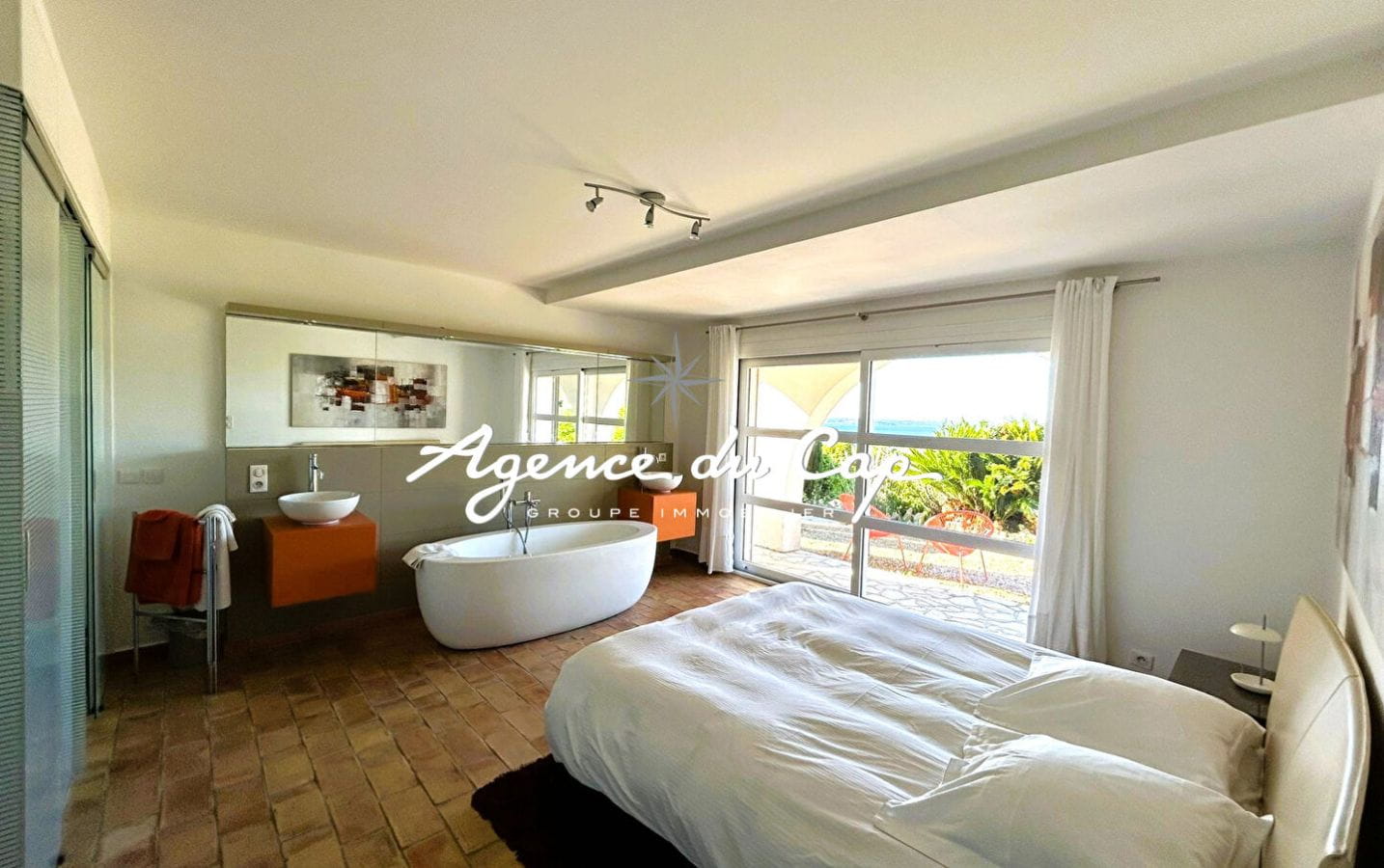 À VENDRE VILLA DE 148 M² AVEC PISCINE 5 CHAMBRES, POOL HOUSE, GARAGE ET VUE MER AUX ISSAMBRES Image 7