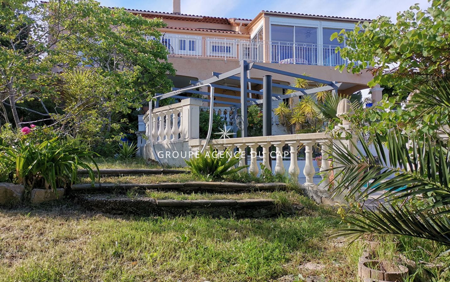 À VENDRE VILLA 5 CHAMBRES AVEC VUE MER PROCHE CENTRE VILLE AVEC PISCINE ET GARAGE DOUBLE, À SAINT AYGULF Image 10