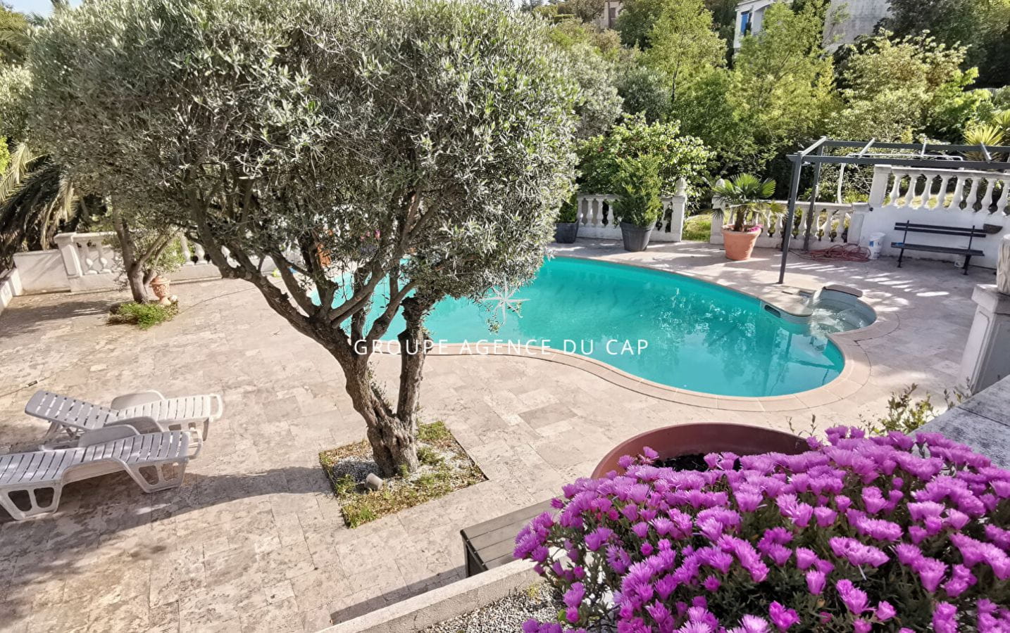 À VENDRE VILLA 5 CHAMBRES AVEC VUE MER PROCHE CENTRE VILLE AVEC PISCINE ET GARAGE DOUBLE, À SAINT AYGULF Image 2