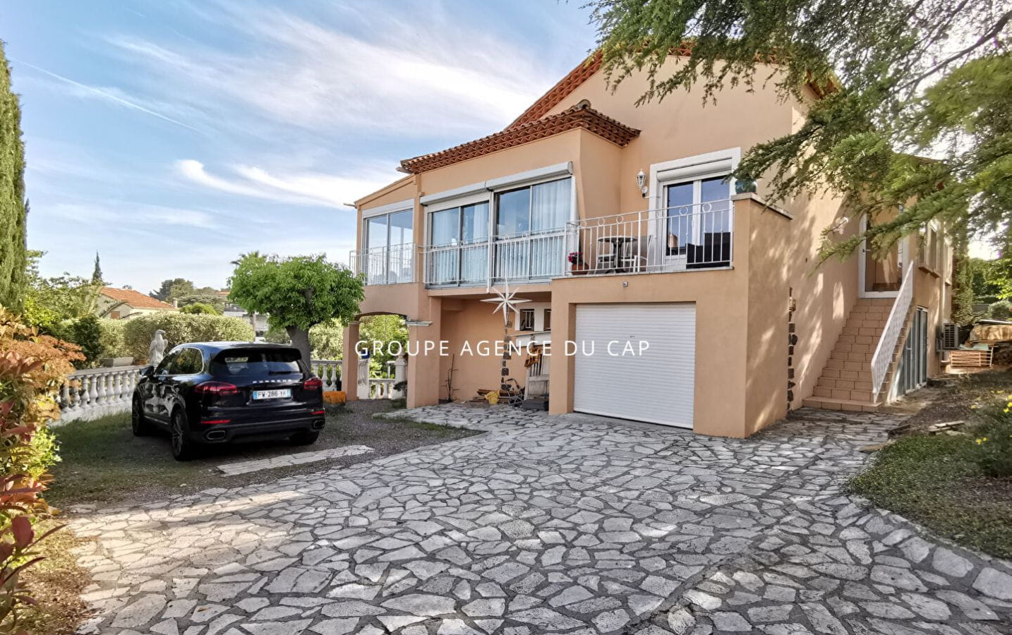 À VENDRE VILLA 5 CHAMBRES AVEC VUE MER PROCHE CENTRE VILLE AVEC PISCINE ET GARAGE DOUBLE, À SAINT AYGULF Image 3