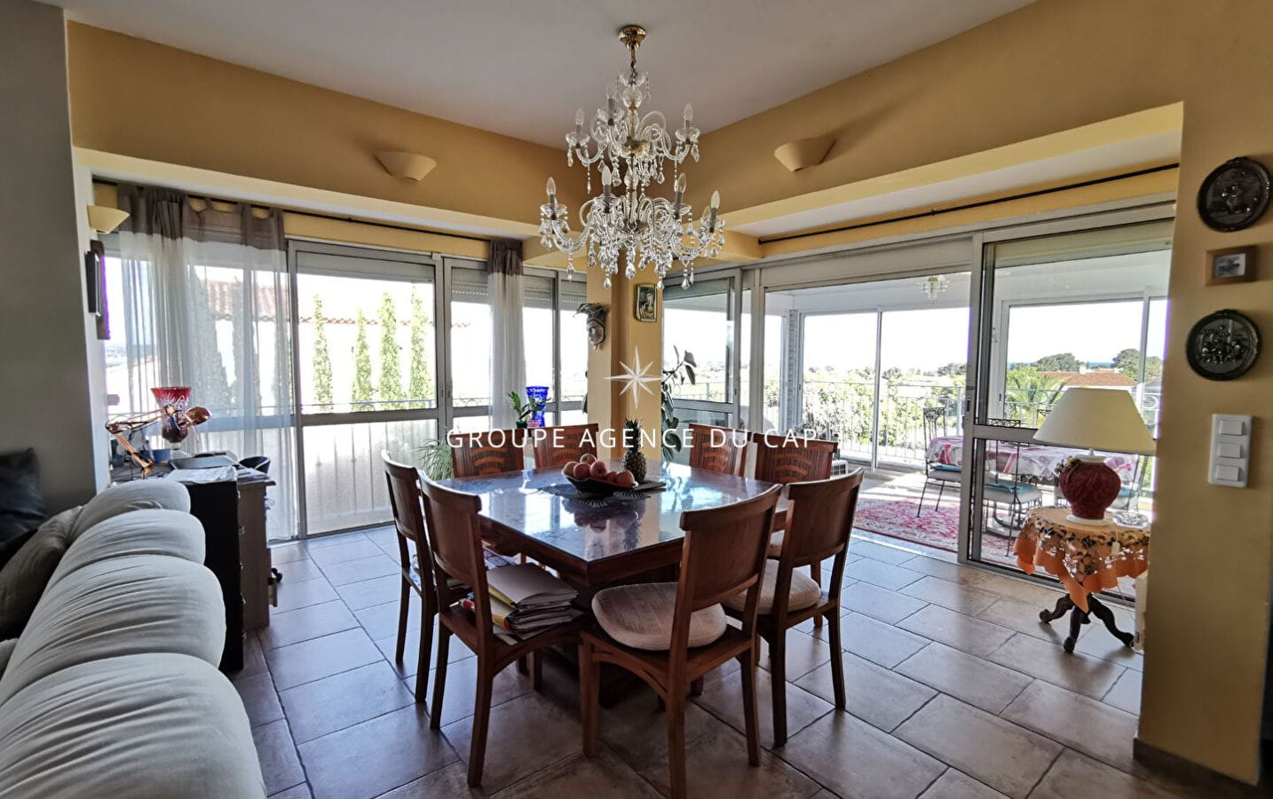 À VENDRE VILLA 5 CHAMBRES AVEC VUE MER PROCHE CENTRE VILLE AVEC PISCINE ET GARAGE DOUBLE, À SAINT AYGULF Image 6