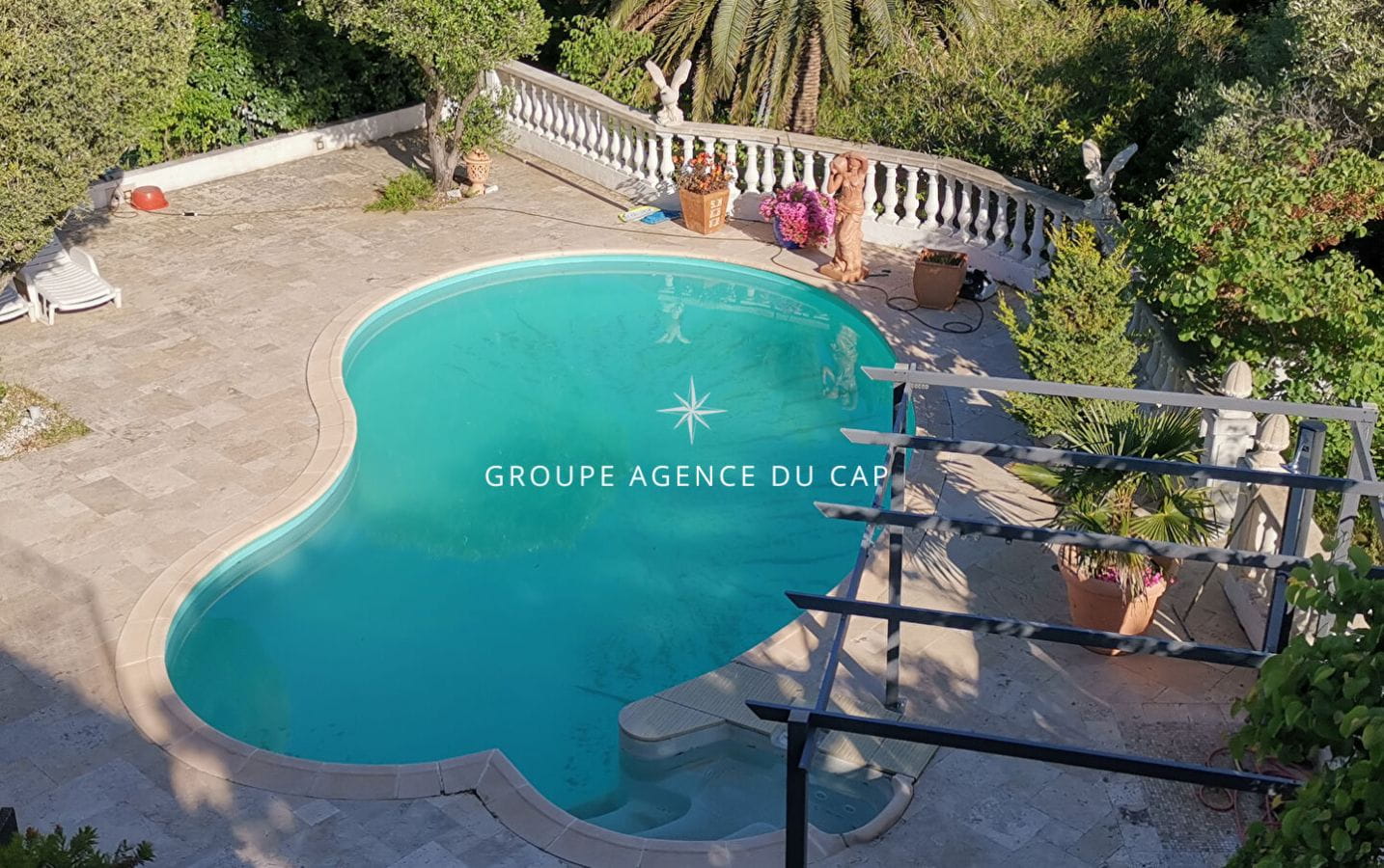 À VENDRE VILLA 5 CHAMBRES AVEC VUE MER PROCHE CENTRE VILLE AVEC PISCINE ET GARAGE DOUBLE, À SAINT AYGULF Image 9