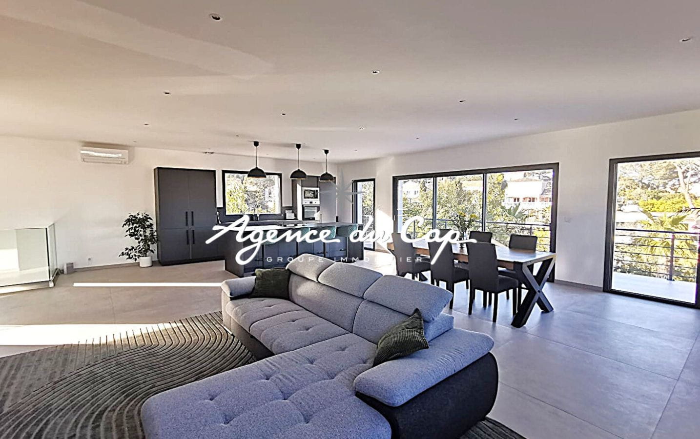 VILLA CONTEMPORAINE DE 276 M² AVEC VUE MER, 4 SUITES, SÉJOUR DE 110 M², PISCINE ET GARAGE, PROCHE MER ET CENTRE-VILLE DE SAINT-AYGULF Image 7