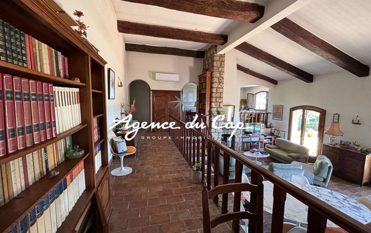 À VENDRE VILLA « BEAUMONT » AVEC VUE MER PANORAMIQUE SUR UN TERRAIN DE PLUS DE 2000 M², À QUELQUES PAS DES PLAGES DES ISSAMBRES Image 3