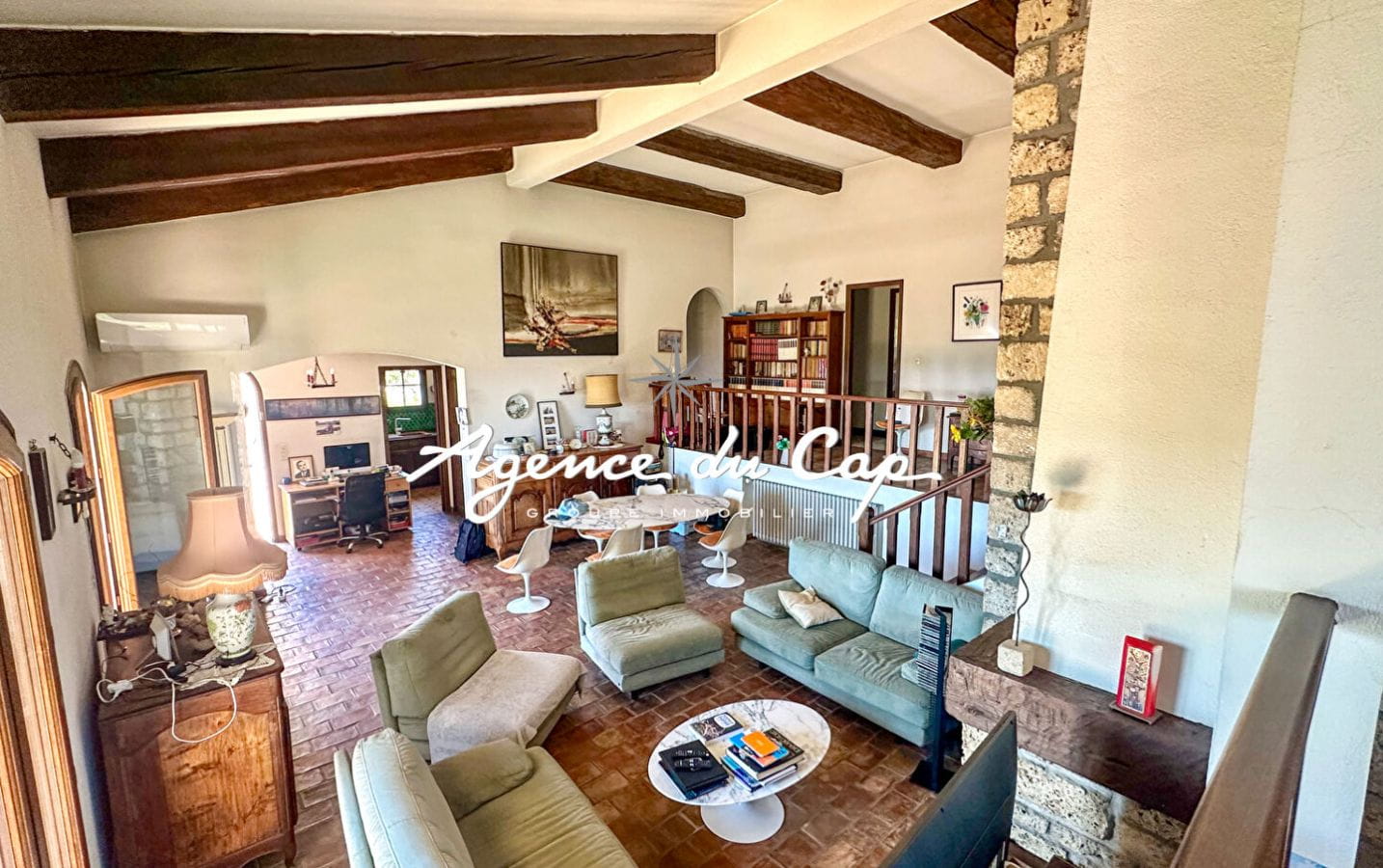 À VENDRE VILLA « BEAUMONT » AVEC VUE MER PANORAMIQUE SUR UN TERRAIN DE PLUS DE 2000 M², À QUELQUES PAS DES PLAGES DES ISSAMBRES Image 6