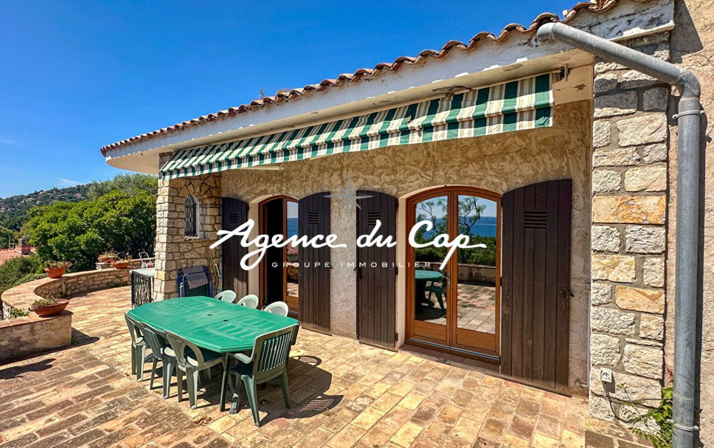 À VENDRE VILLA « BEAUMONT » AVEC VUE MER PANORAMIQUE SUR UN TERRAIN DE PLUS DE 2000 M², À QUELQUES PAS DES PLAGES DES ISSAMBRES Image 9