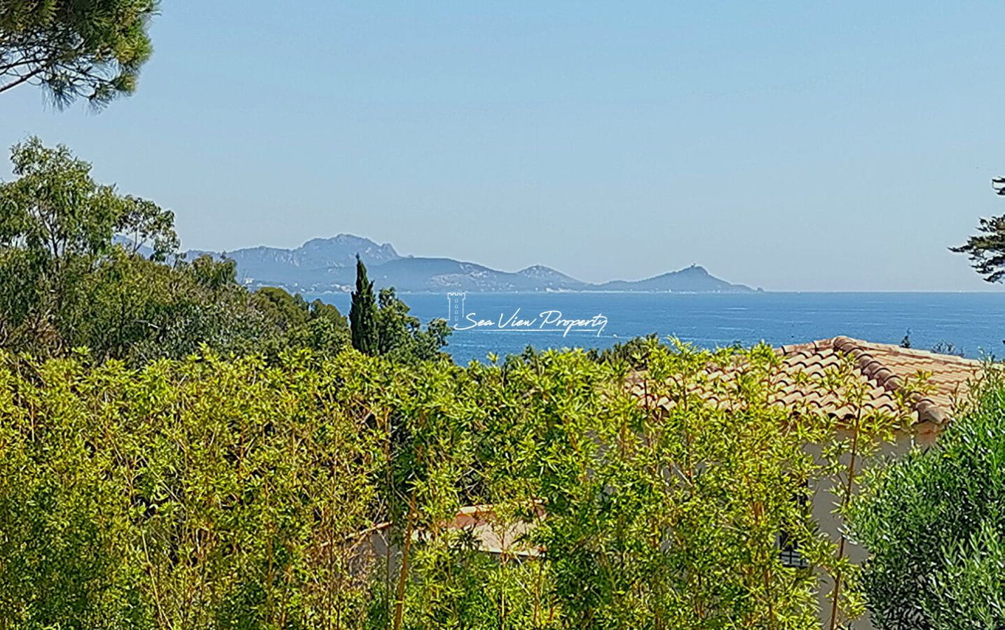 VILLA CONTEMPORAINE VUE MER DE 276M² AVEC VUE MER 4 SUITES SEJOUR 110M² PISCINE ET GARAGE, MER ET CENTRE VILLE A PIED  SAINT AYGULF Image 1