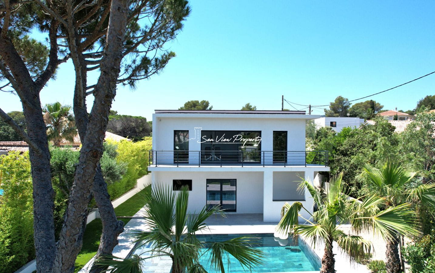 VILLA CONTEMPORAINE VUE MER DE 276M² AVEC VUE MER 4 SUITES SEJOUR 110M² PISCINE ET GARAGE, MER ET CENTRE VILLE A PIED  SAINT AYGULF Image 0