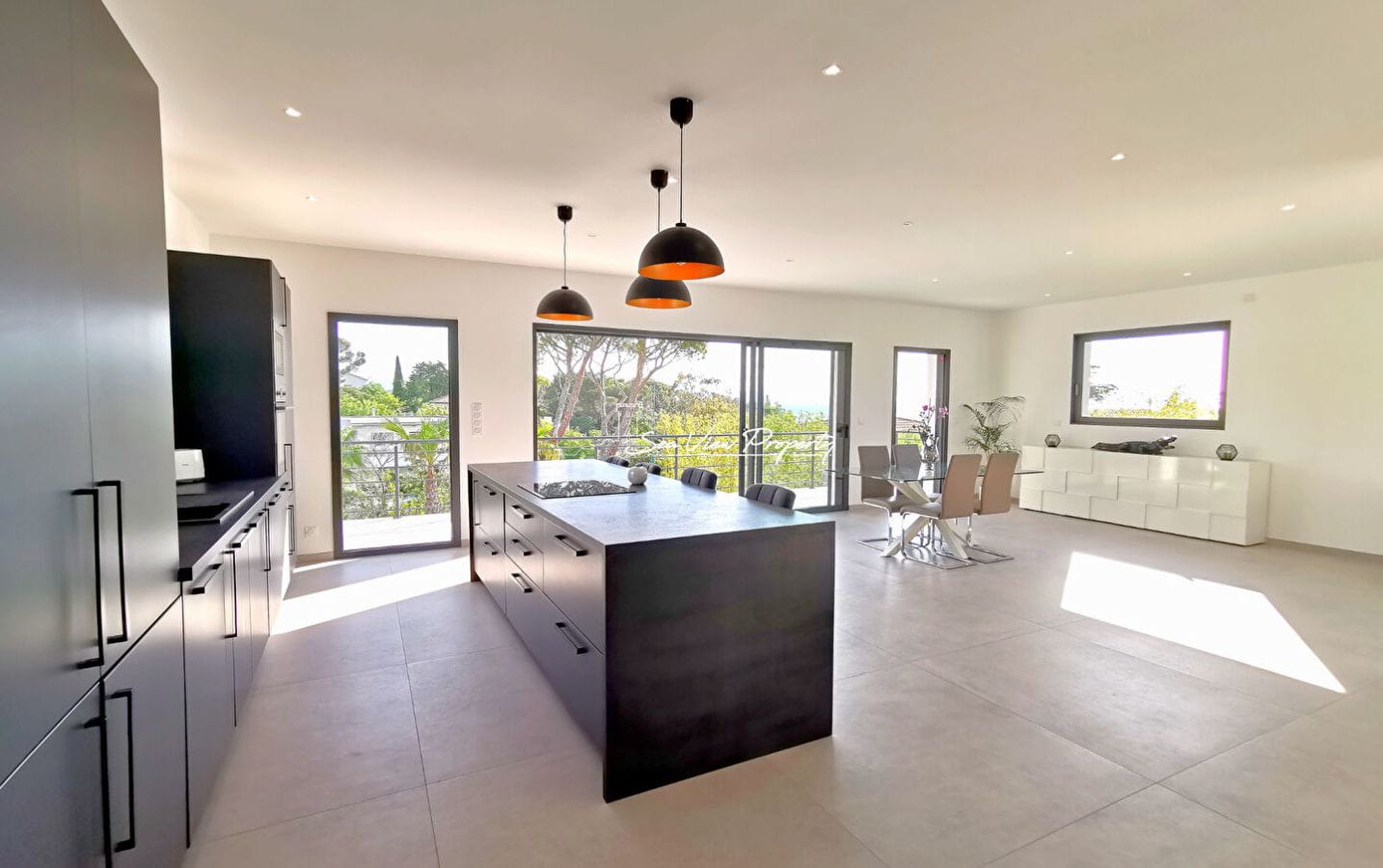 VILLA CONTEMPORAINE VUE MER DE 276M² AVEC VUE MER 4 SUITES SEJOUR 110M² PISCINE ET GARAGE, MER ET CENTRE VILLE A PIED  SAINT AYGULF Image 5