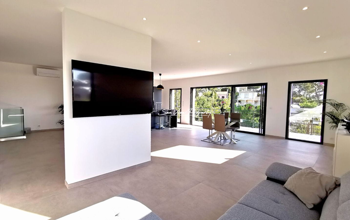 VILLA CONTEMPORAINE VUE MER DE 276M² AVEC VUE MER 4 SUITES SEJOUR 110M² PISCINE ET GARAGE, MER ET CENTRE VILLE A PIED  SAINT AYGULF Image 6