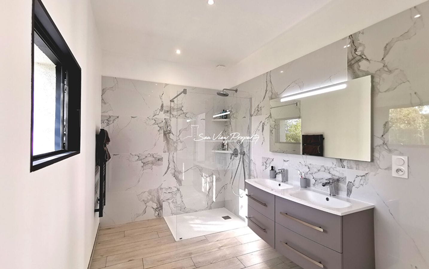 VILLA CONTEMPORAINE VUE MER DE 276M² AVEC VUE MER 4 SUITES SEJOUR 110M² PISCINE ET GARAGE, MER ET CENTRE VILLE A PIED  SAINT AYGULF Image 8