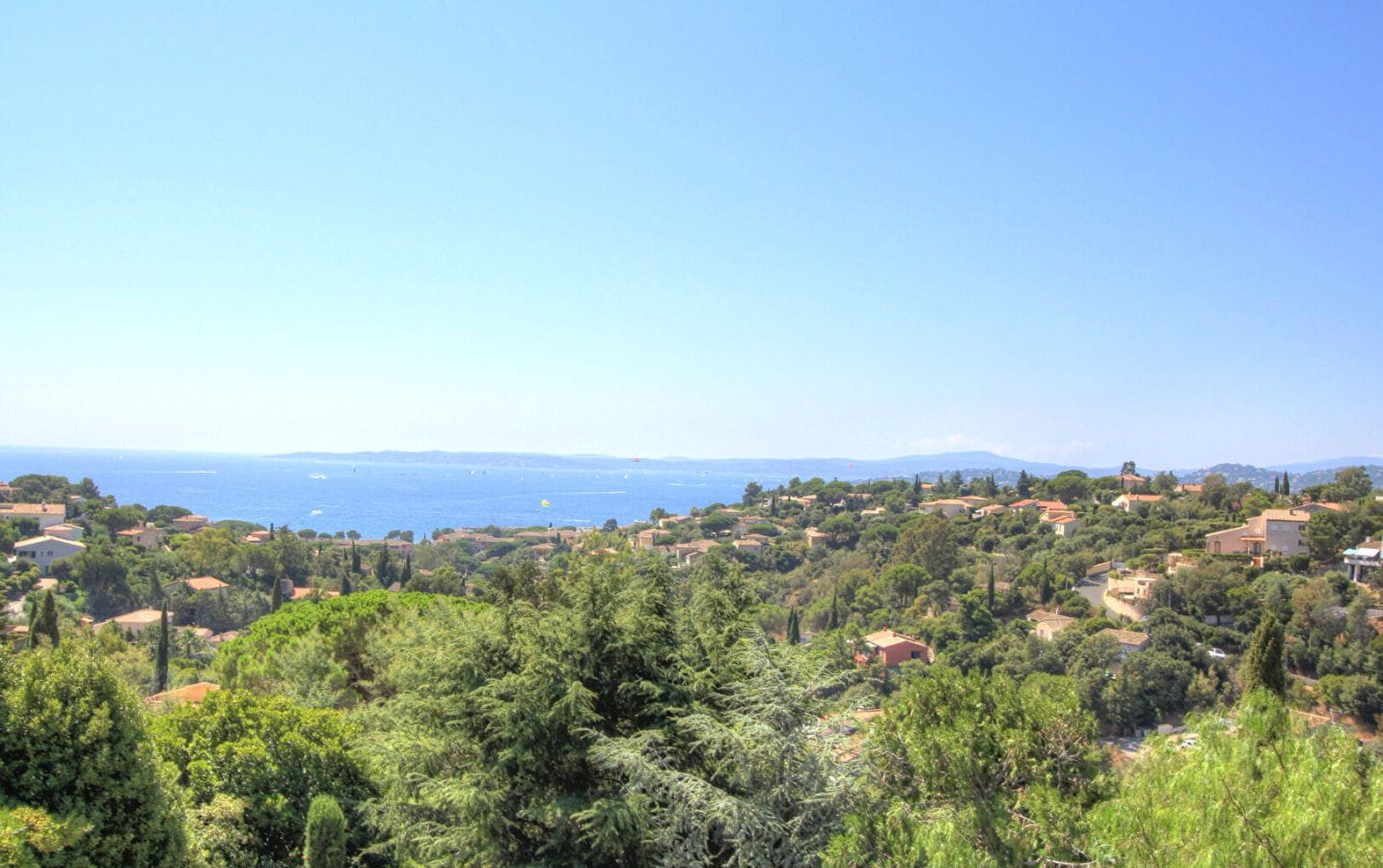 VILLA ENTIEREMENT RENOVEE AVEC 5 CHAMBRES, VUE MER SUR LE GOLFE DE SAINT TROPEZ, PISCINE AUX ISSAMBRES Image 1