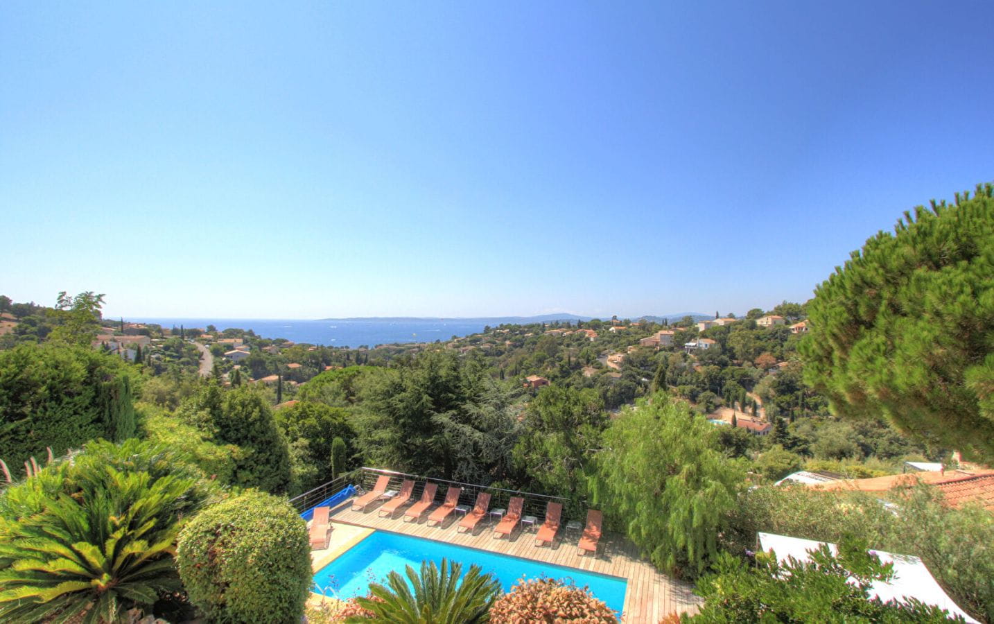 VILLA ENTIEREMENT RENOVEE AVEC 5 CHAMBRES, VUE MER SUR LE GOLFE DE SAINT TROPEZ, PISCINE AUX ISSAMBRES Image 0