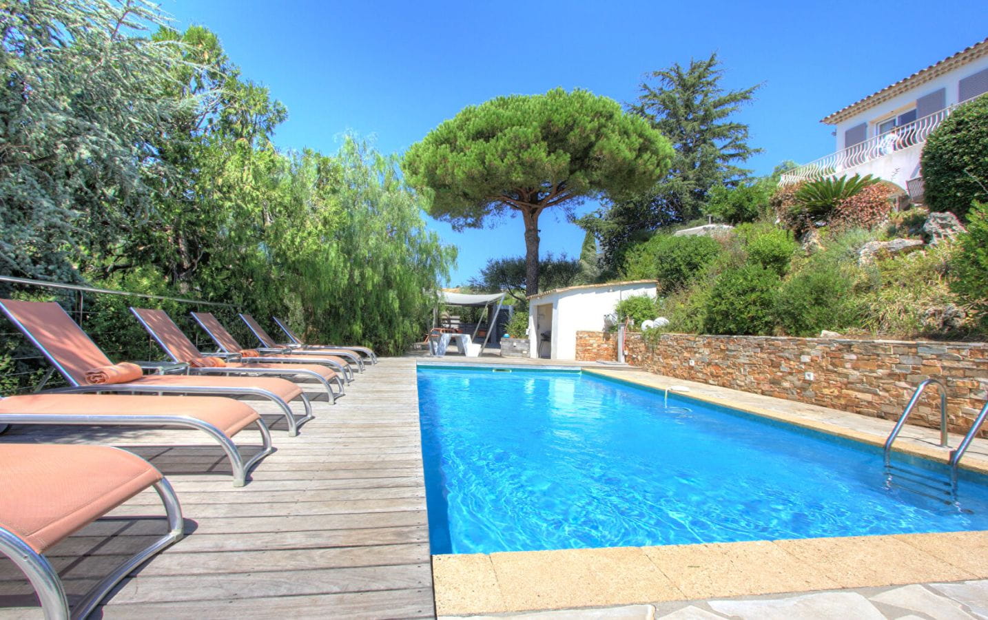 VILLA ENTIEREMENT RENOVEE AVEC 5 CHAMBRES, VUE MER SUR LE GOLFE DE SAINT TROPEZ, PISCINE AUX ISSAMBRES Image 3