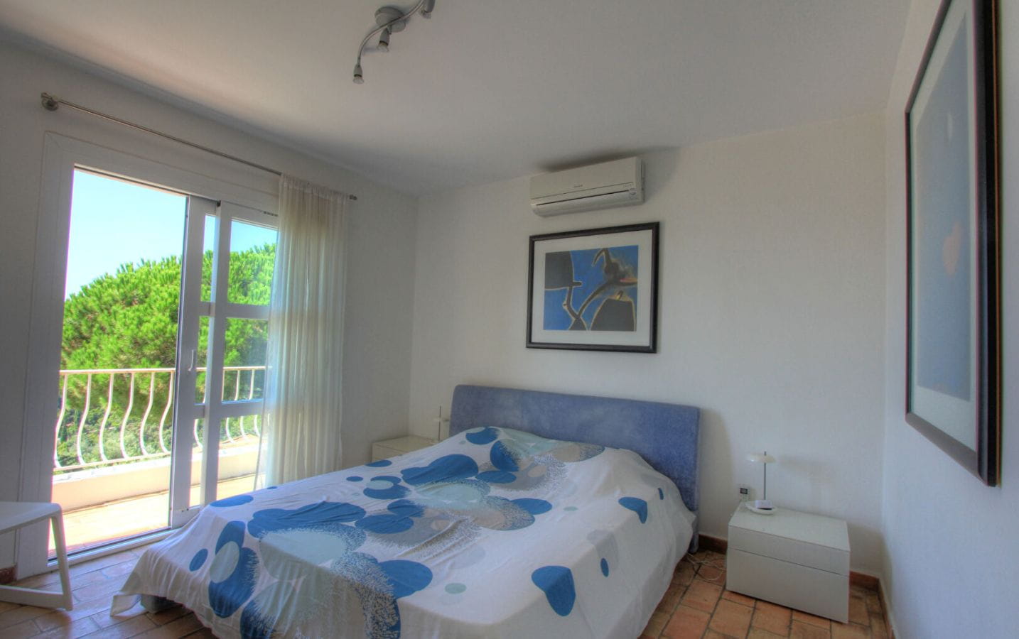 VILLA ENTIEREMENT RENOVEE AVEC 5 CHAMBRES, VUE MER SUR LE GOLFE DE SAINT TROPEZ, PISCINE AUX ISSAMBRES Image 8