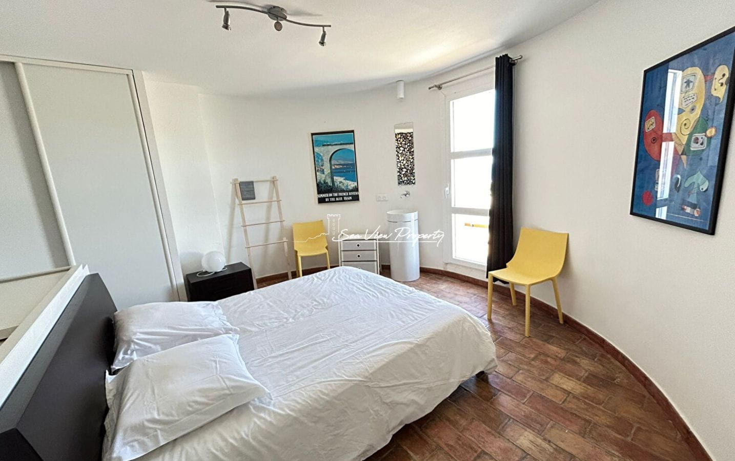 VILLA ENTIEREMENT RENOVEE AVEC 5 CHAMBRES, VUE MER SUR LE GOLFE DE SAINT TROPEZ, PISCINE AUX ISSAMBRES Image 9