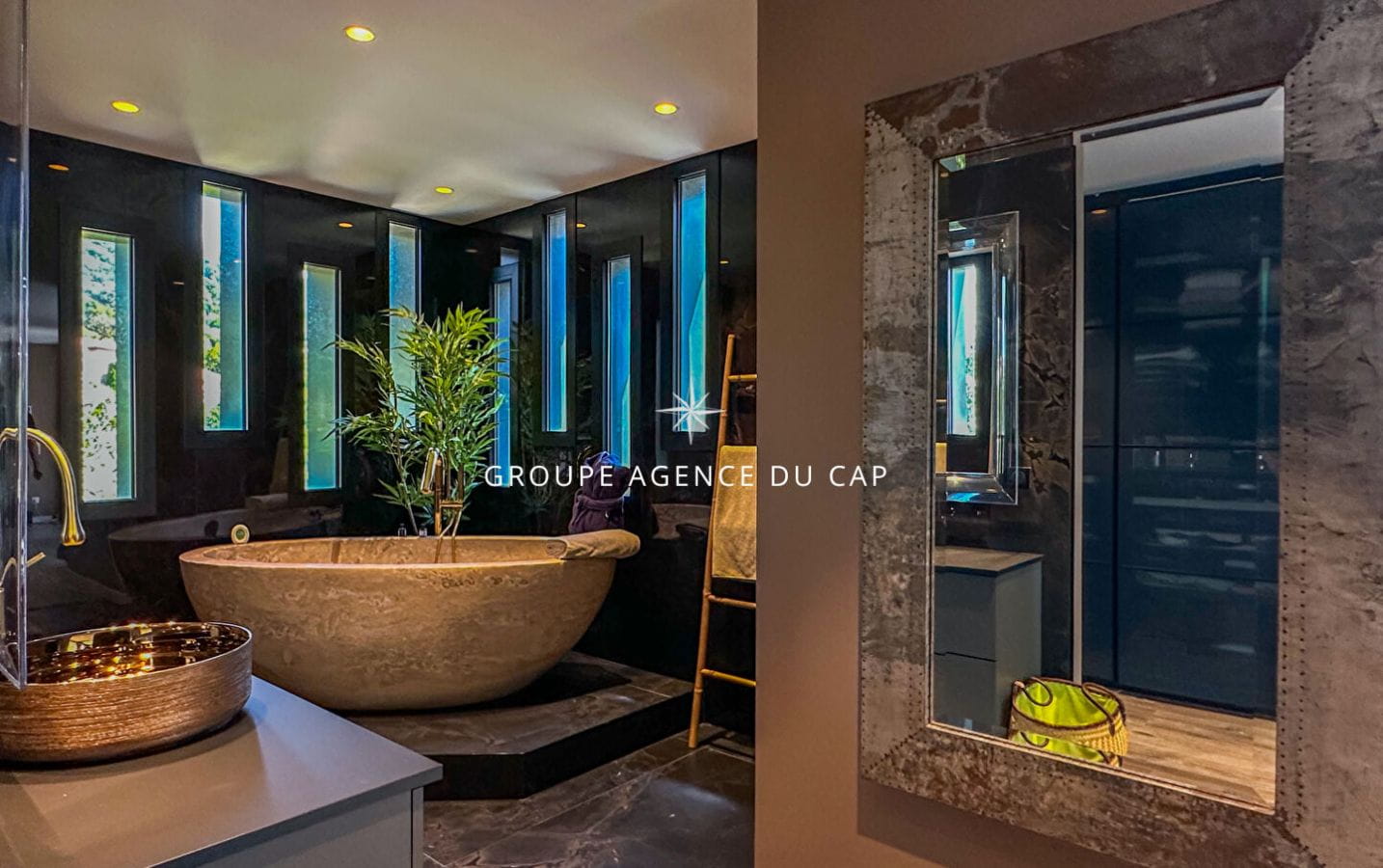 FOR SALE CONTEMPORARY VILLA SEA VIEW SWIMMING POOL POOL HOUSE EN SUITE BEDROOMS LES ISSAMBRES Image 7