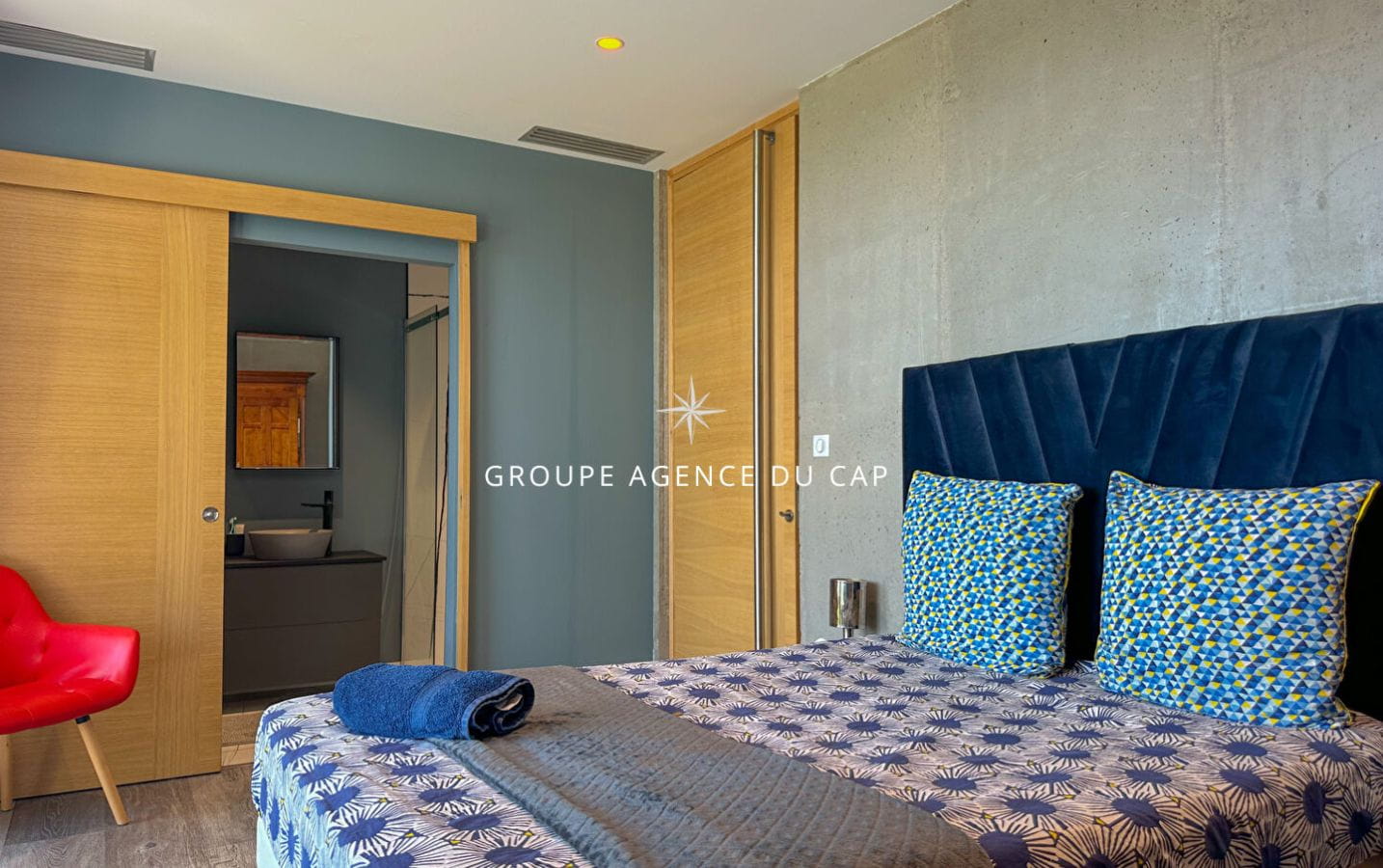 FOR SALE CONTEMPORARY VILLA SEA VIEW SWIMMING POOL POOL HOUSE EN SUITE BEDROOMS LES ISSAMBRES Image 9