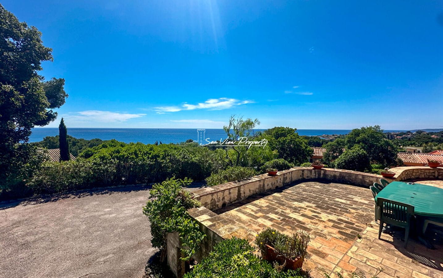 VILLA « BEAUMONT » VUE MER PANORAMIQUE A PIED DES PLAGES DES ISSAMBRES TERRAIN DE PLUS DE 2000M² Image 7