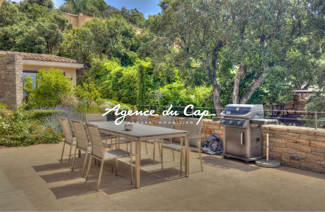 CONTEMPORARY VILLA FOR SALE 292 M2 SEA VIEW IN GRIMAUD Image 10