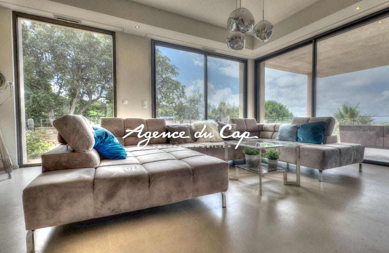 CONTEMPORARY VILLA FOR SALE 292 M2 SEA VIEW IN GRIMAUD Image 4