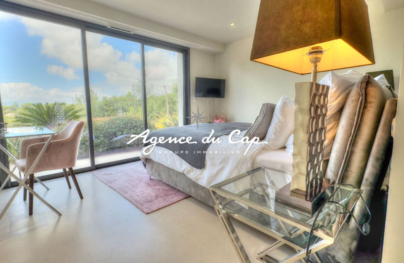 CONTEMPORARY VILLA FOR SALE 292 M2 SEA VIEW IN GRIMAUD Image 7