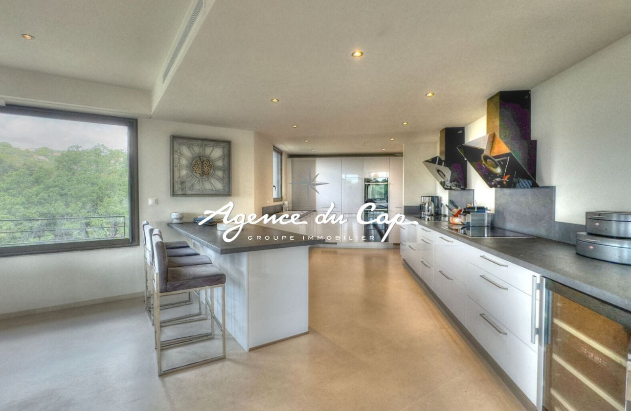 VILLA CONTEMPORAINE AVEC VUE MER A VENDRE 292 M2, A GRIMAUD Image 5