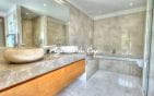 VILLA CONTEMPORAINE AVEC VUE MER A VENDRE 292 M2, A GRIMAUD Min 8