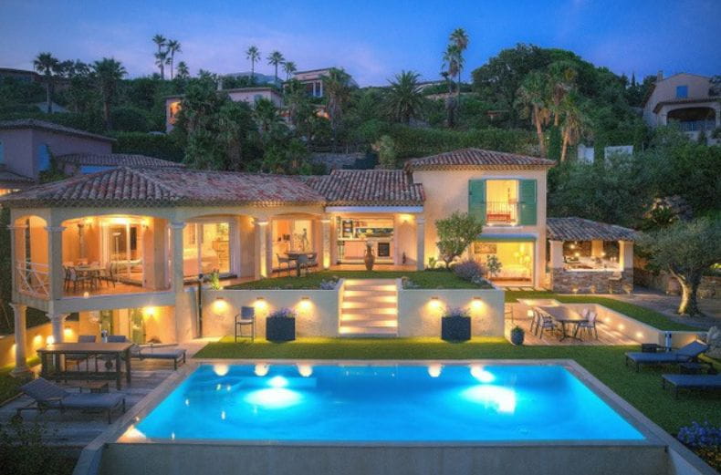 PRESTIGE RESIDENCE – SAINTE-MAXIME – APPROXIMATELY 216m2 – EXCEPTIONAL SEA VIEW Image 11