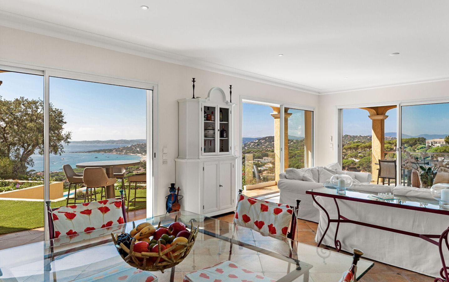 PRESTIGE RESIDENCE – SAINTE-MAXIME – APPROXIMATELY 216m2 – EXCEPTIONAL SEA VIEW Image 5