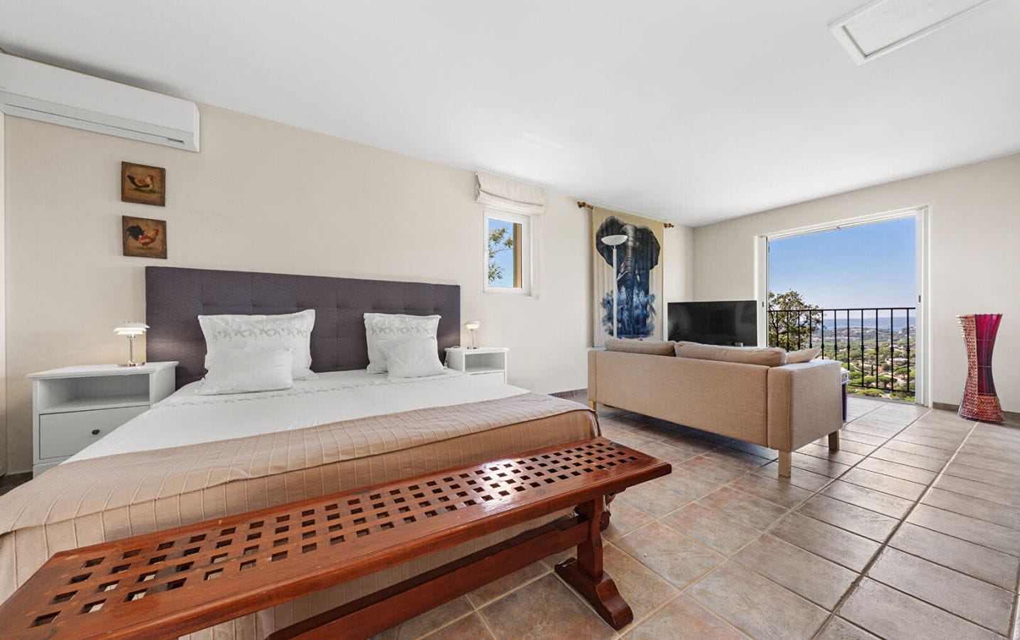 VILLA 220M2 VUE MER AVEC PISCINE PROCHE DU CENTRE, A SAINTE MAXIME Image 9