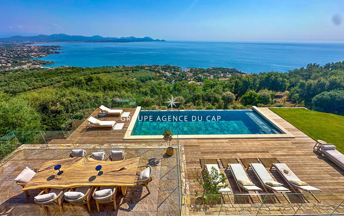 LES ISSAMBRES VILLA LUXUEUSE AVEC VUE MER PANORAMIQUE 4 CHAMBRES EN SUITE PISCINE GARAGE Image 0