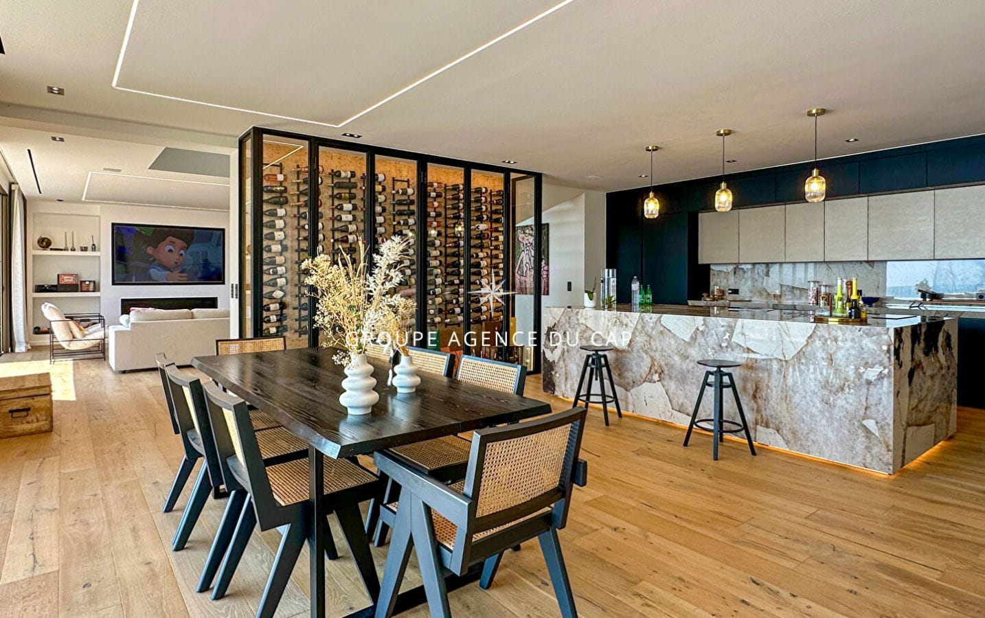 LES ISSAMBRES VILLA LUXUEUSE AVEC VUE MER PANORAMIQUE 4 CHAMBRES EN SUITE PISCINE GARAGE Image 6