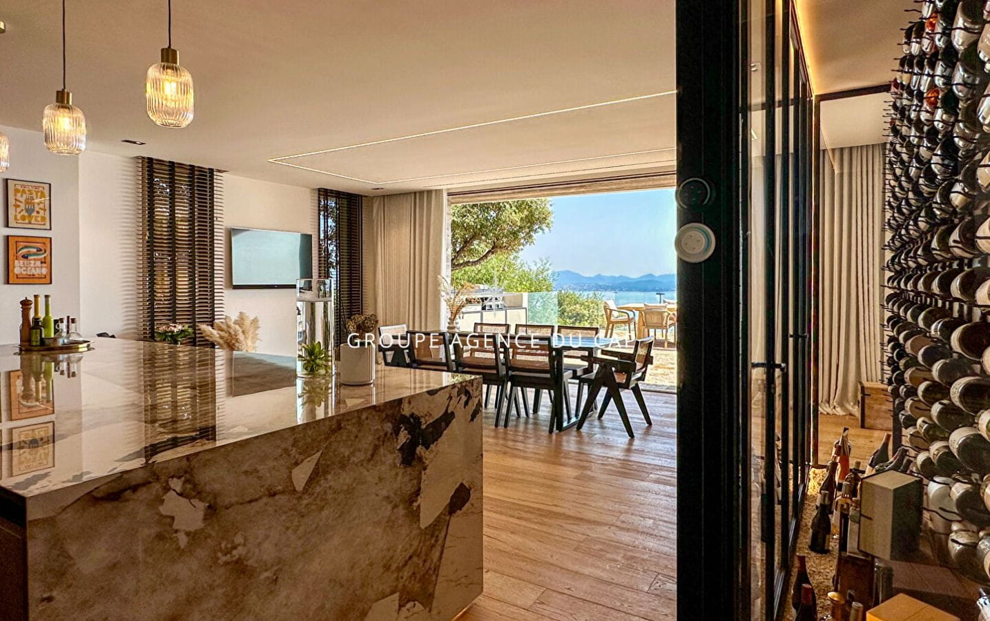 LES ISSAMBRES VILLA LUXUEUSE AVEC VUE MER PANORAMIQUE 4 CHAMBRES EN SUITE PISCINE GARAGE Image 7