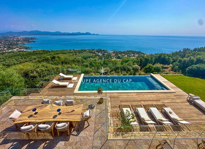 LES ISSAMBRES VILLA LUXUEUSE AVEC VUE MER PANORAMIQUE 4 CHAMBRES EN SUITE PISCINE GARAGE
