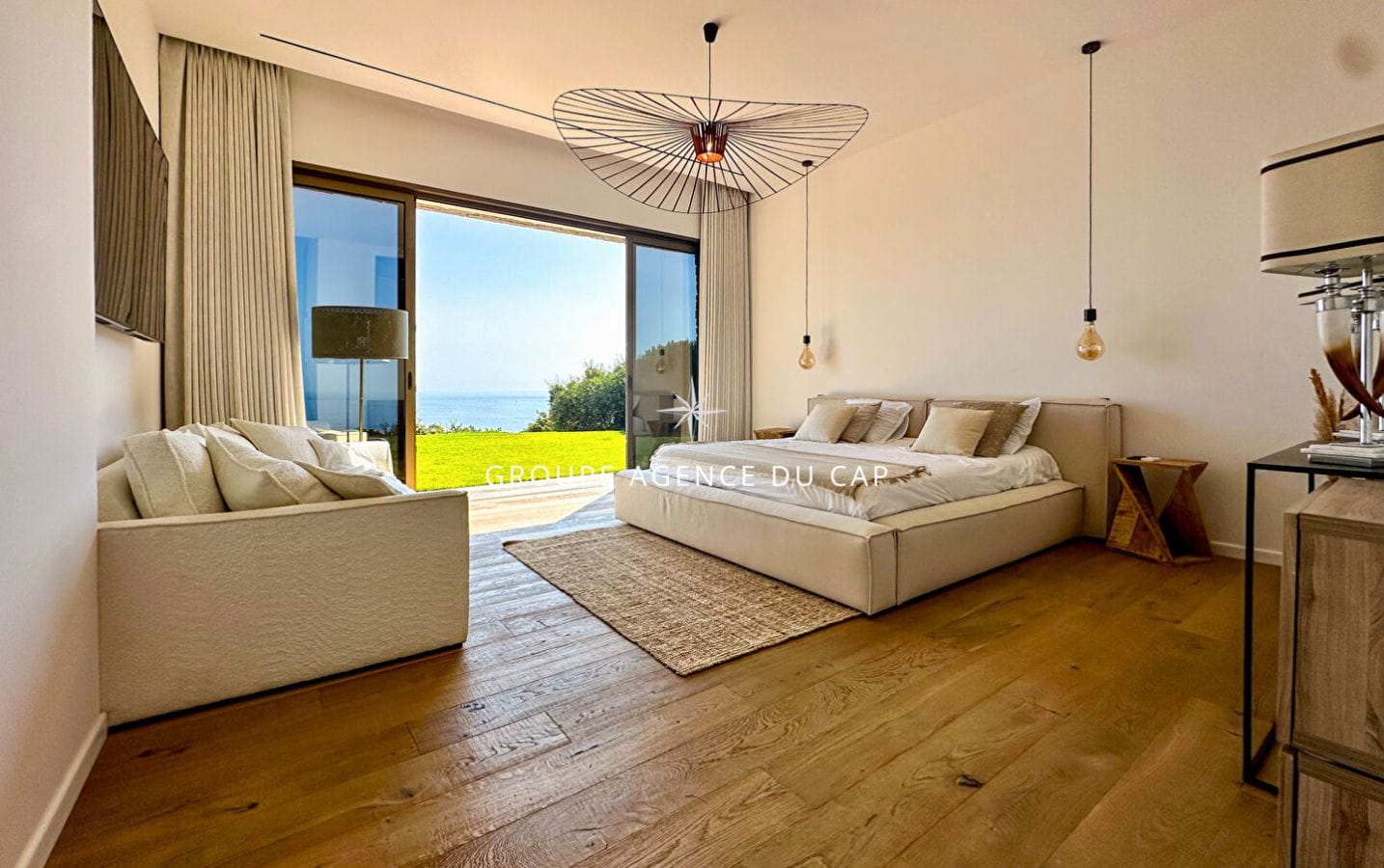 LES ISSAMBRES VILLA LUXUEUSE AVEC VUE MER PANORAMIQUE 4 CHAMBRES EN SUITE PISCINE GARAGE Image 8