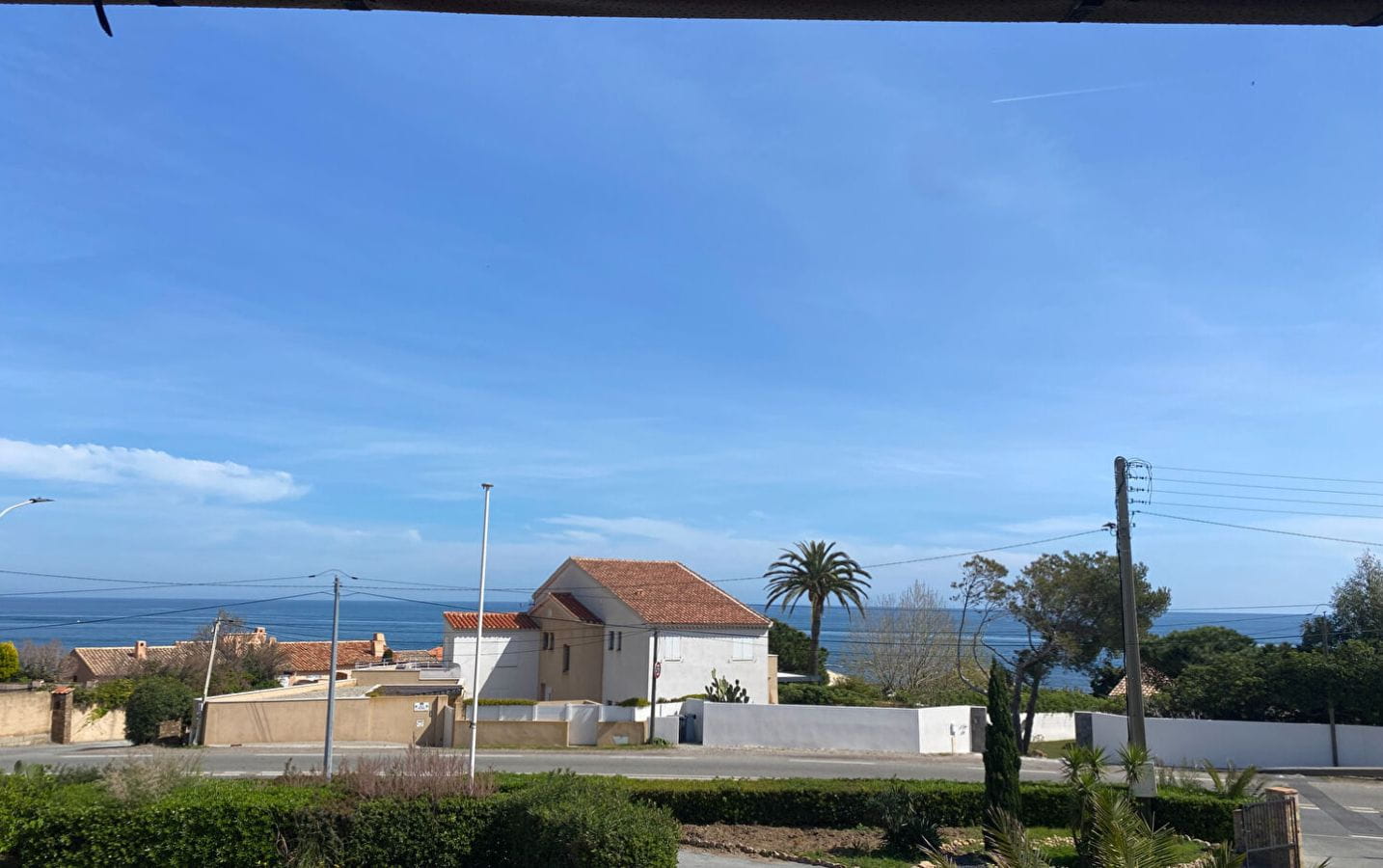 APPARTEMENT 2 PIECES LES ISSAMBRES TERRASSE VUE MER Image 1