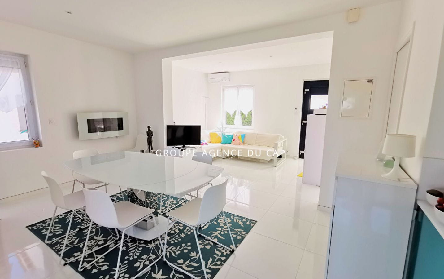 À VENDRE VILLA 4 PIÈCES AVEC VUE MER ET STUDIO INDÉPENDANT, 15MIN A PIED DU CENTRE VILLE DE SAINT AYGULF Image 8