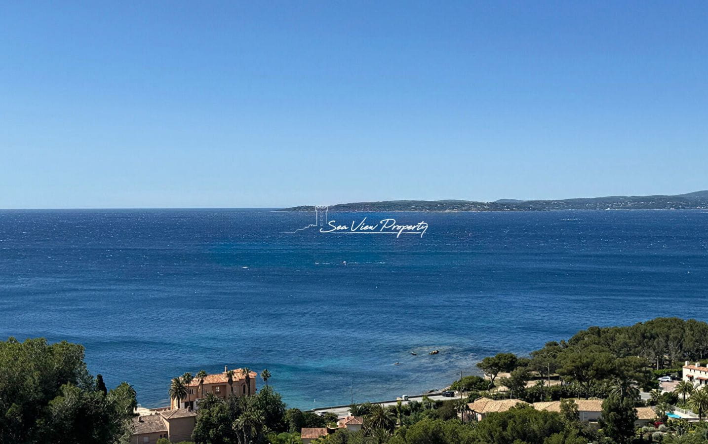 VILLA VUE MER PANORAMIQUE AVEC 4 CHAMBRES, PISCINE,  GARAGE LES ISSAMBRES Image 0