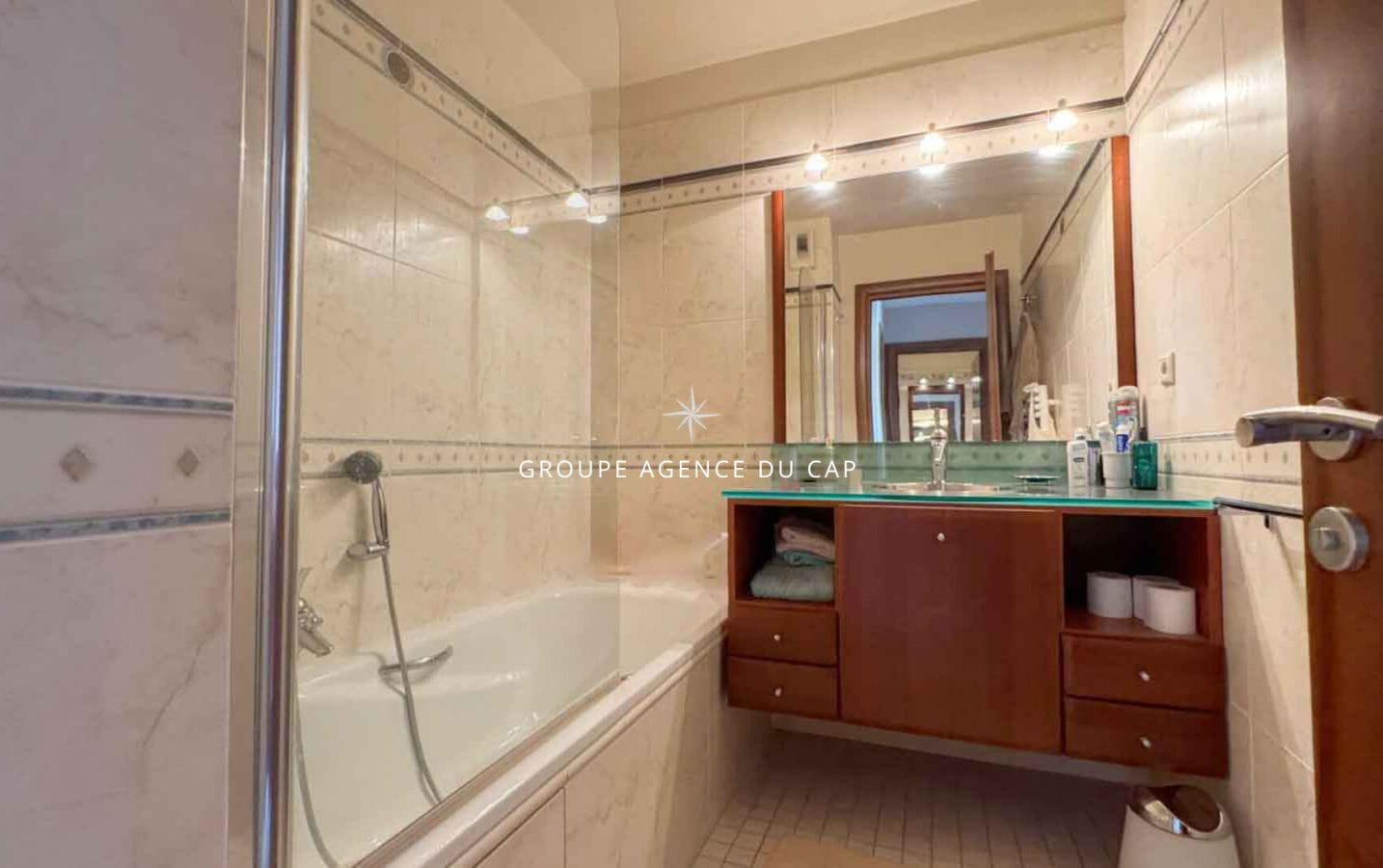 APPARTEMENT ROOF TOP 4 PIÈCES AVEC VUE MER ET PISCINE DANS RÉSIDENCE, PROCHE DU CENTRE ET DES CRIQUES DE SAINT-AYGULF Image 10